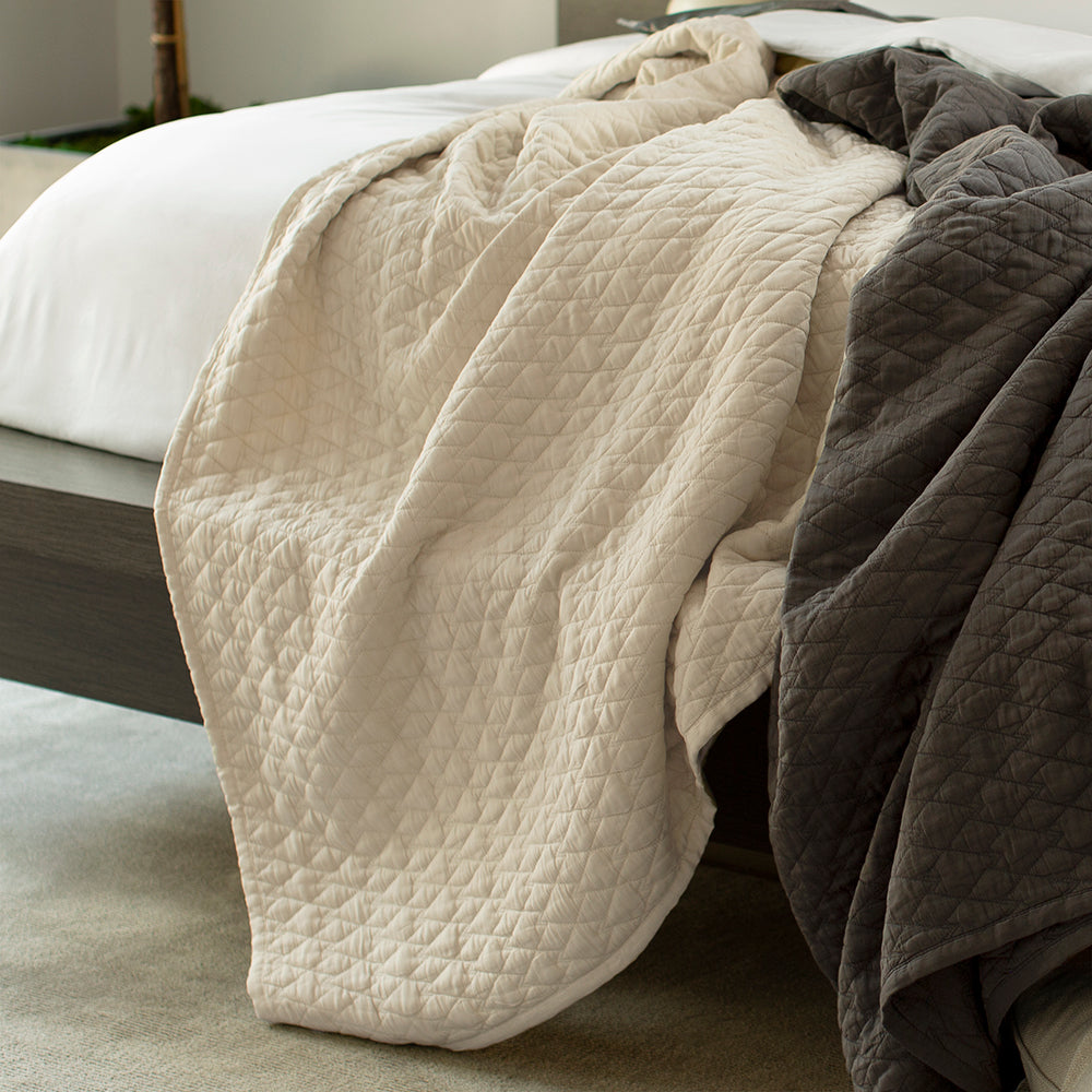 Cariloha Diamond Stitch Bamboo Quilt - Warm Blanket for Queen Bed - Coconut Milk - Queen, 68" x 94"