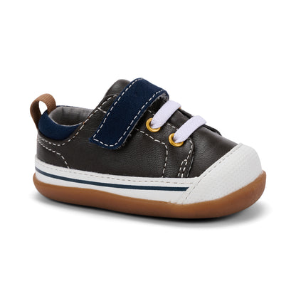 See Kai Run - Stevie II Sneaker for Little Kids, Brown Leather/Blue, Infant 5